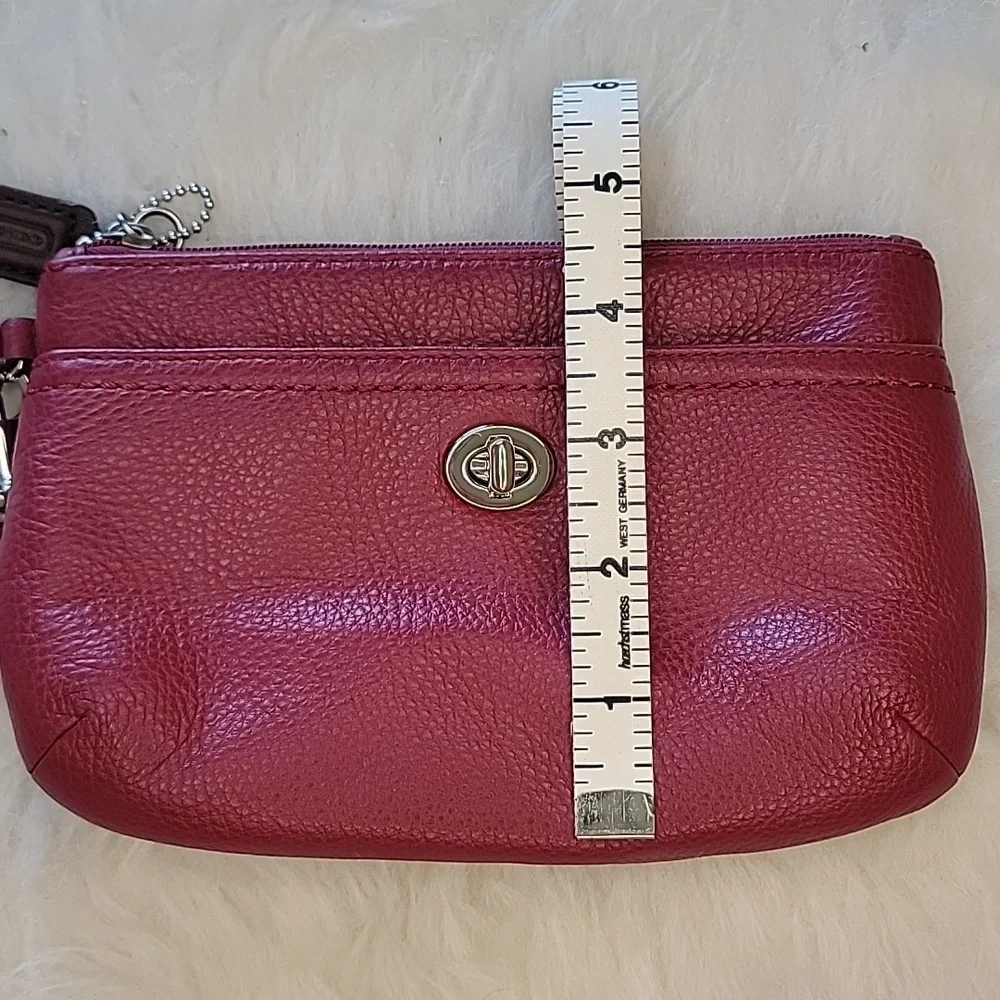 COACH Red Pebbled Leather Small Zippered Turn Lock‎ Preppy Wristlet Wallet Bag